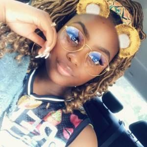 Meet your Posher, Simone